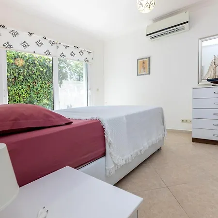 Stunning House With Sea View And Shared Pool In Appartement