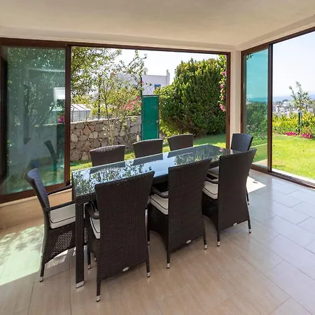 Stunning House With Sea View And Shared Pool In *